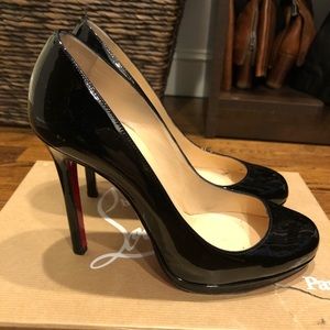 Christian Louboutin Neofilo closes toe pumps